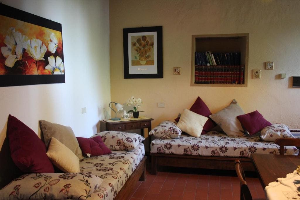 One-Bedroom Apartment room - Image 1