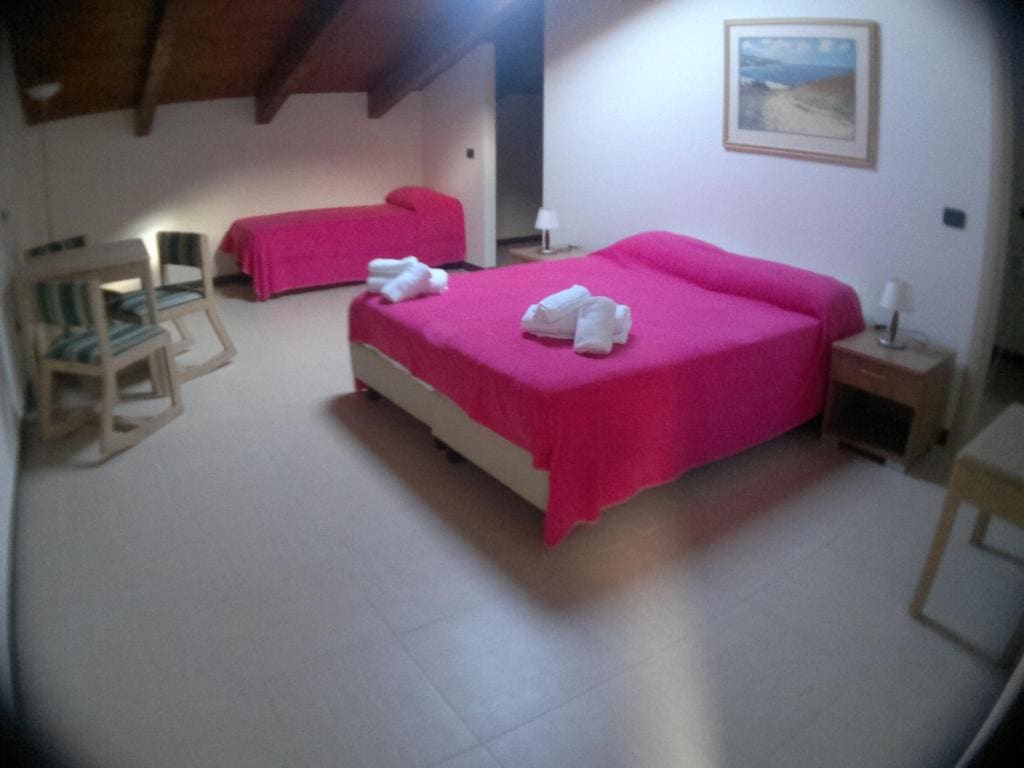 Deluxe Triple Room room - Image 1