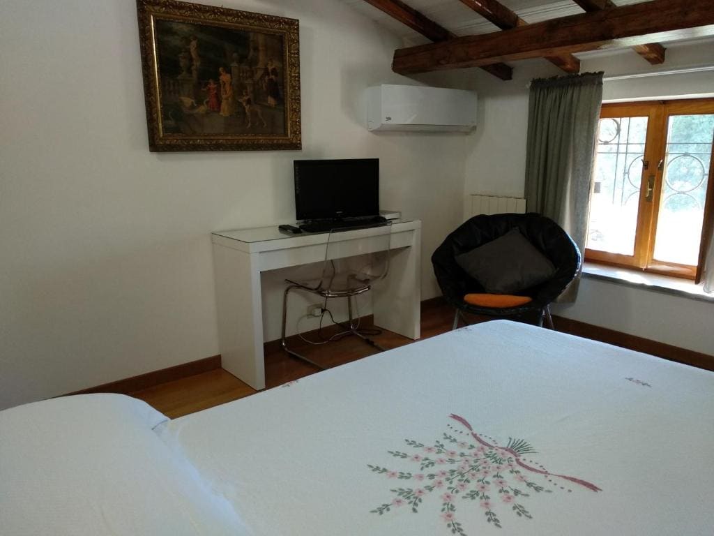 Double Room with Garden View room - Image 3