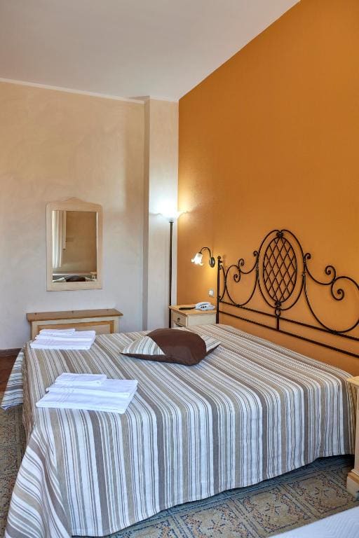 Double Room with Balcony room - Image 1