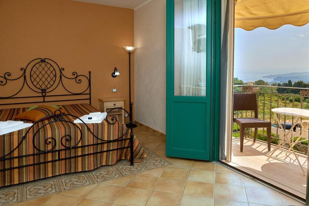 Quadruple Room with Sea View room - Image 2