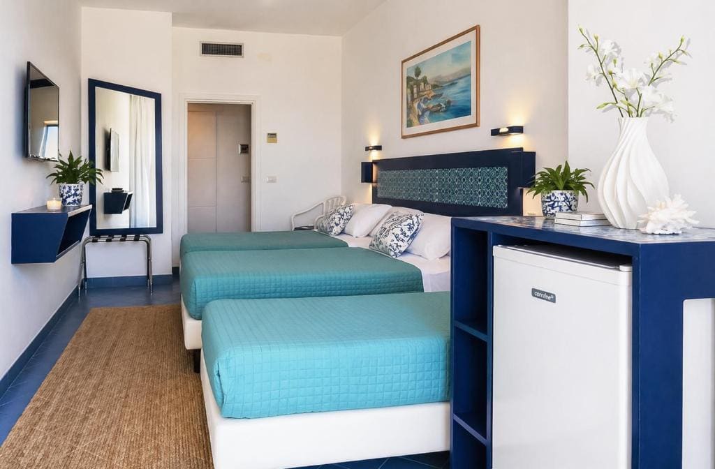 Classic Quadruple Room room - Image 1