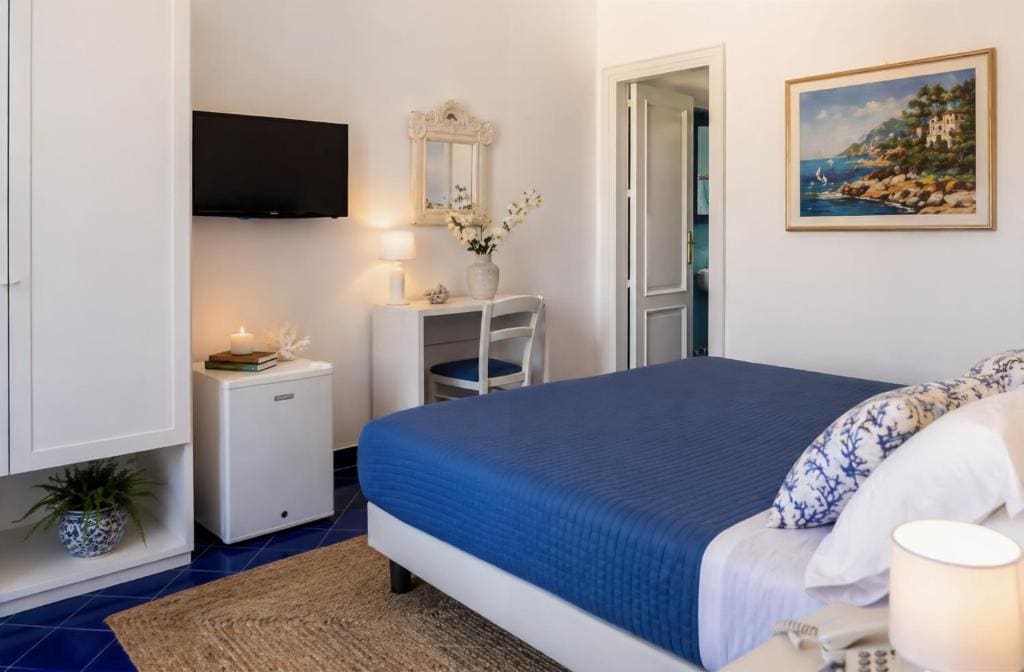 Double or Twin Room with Sea View room - Image 3