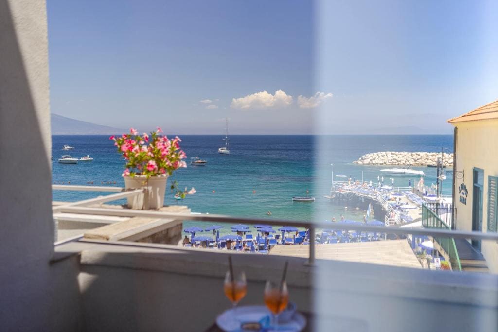Superior Double or Twin Room with Sea View room - Image 2