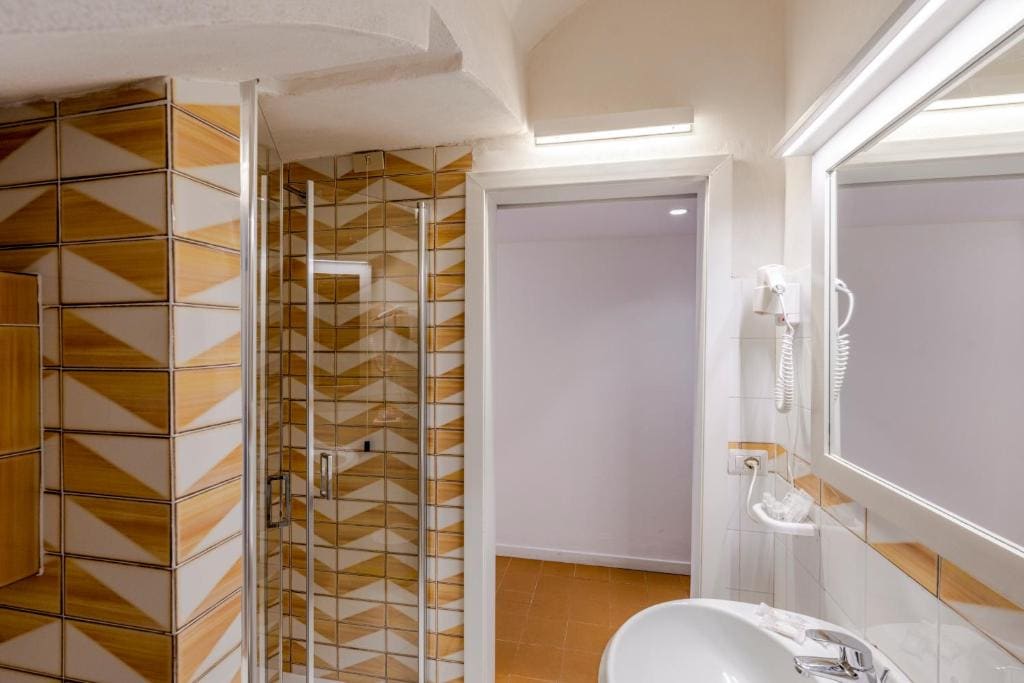 Triple Room with Sea View room - Image 3