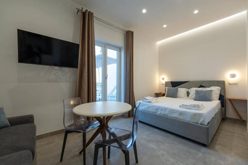 Suite with Sea View room - Image 2