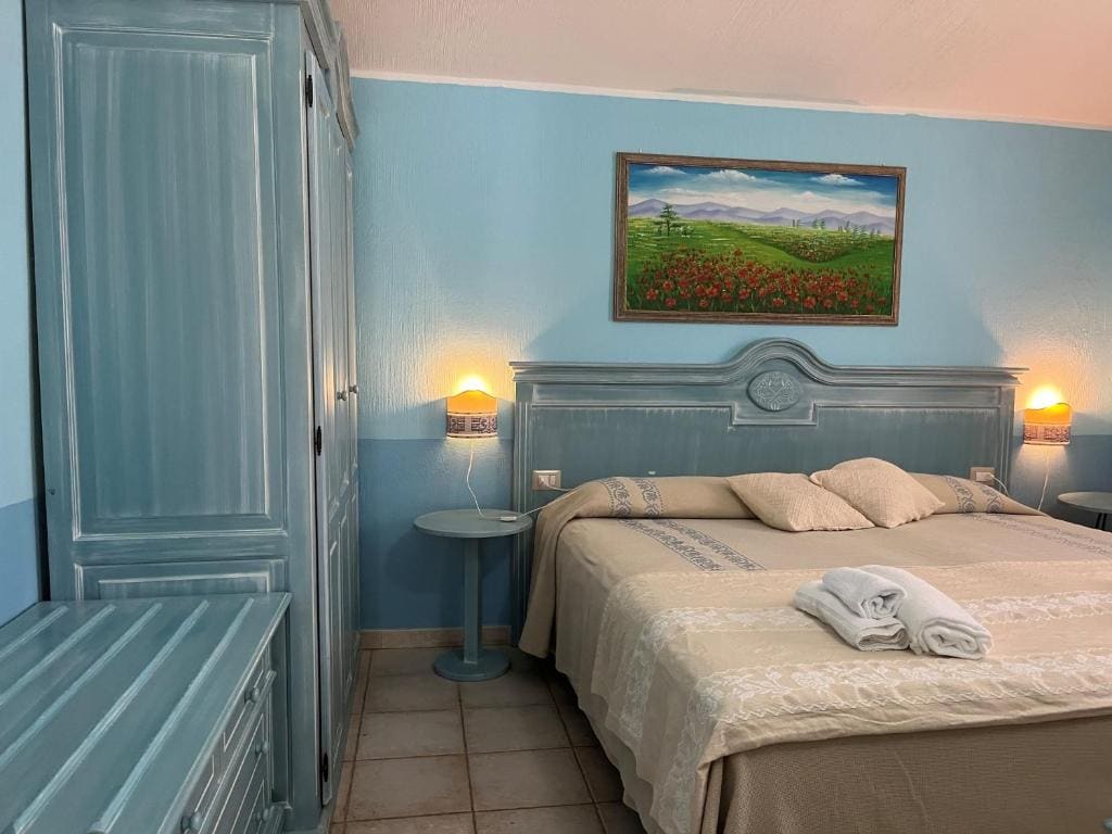 Superior Double or Twin Room with Pool View room - Image 1