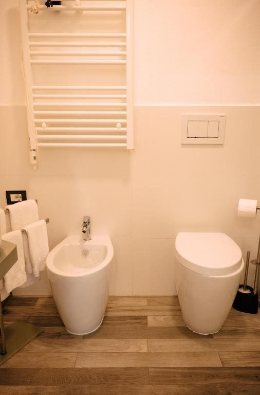 Deluxe Double Room with Balcony room - Image 3