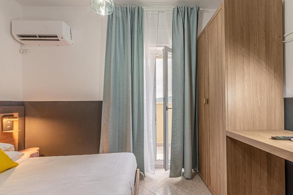 Deluxe King Room room - Image 2