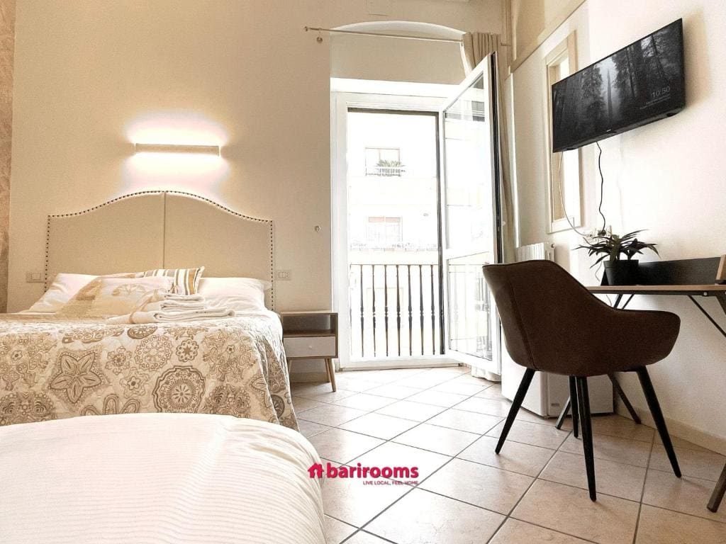 Basic Triple Room with Shared Bathroom room - Image 3