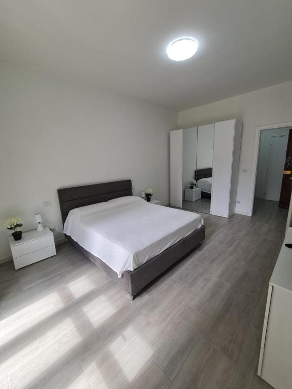 Apartment room - Image 1