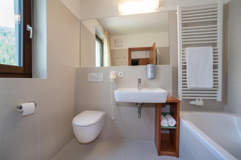 Deluxe Family Room room - Image 1