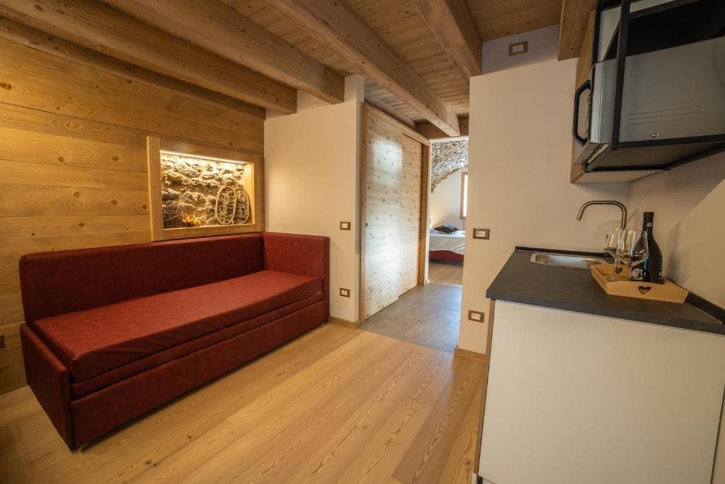 Superior Double Room with Lake View room - Image 3