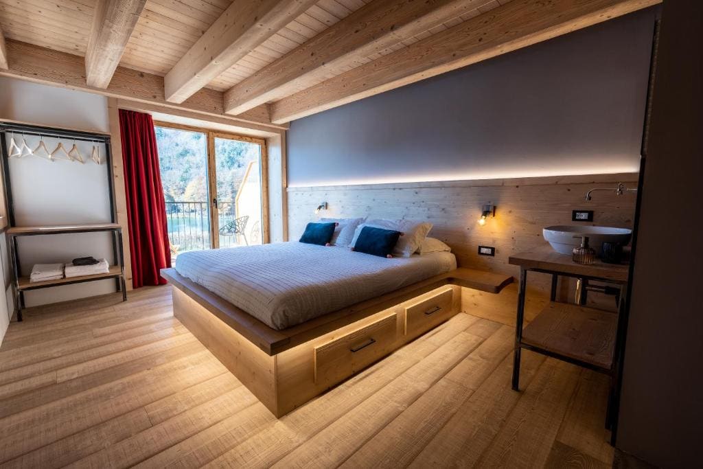 Junior Suite with Balcony room - Image 1
