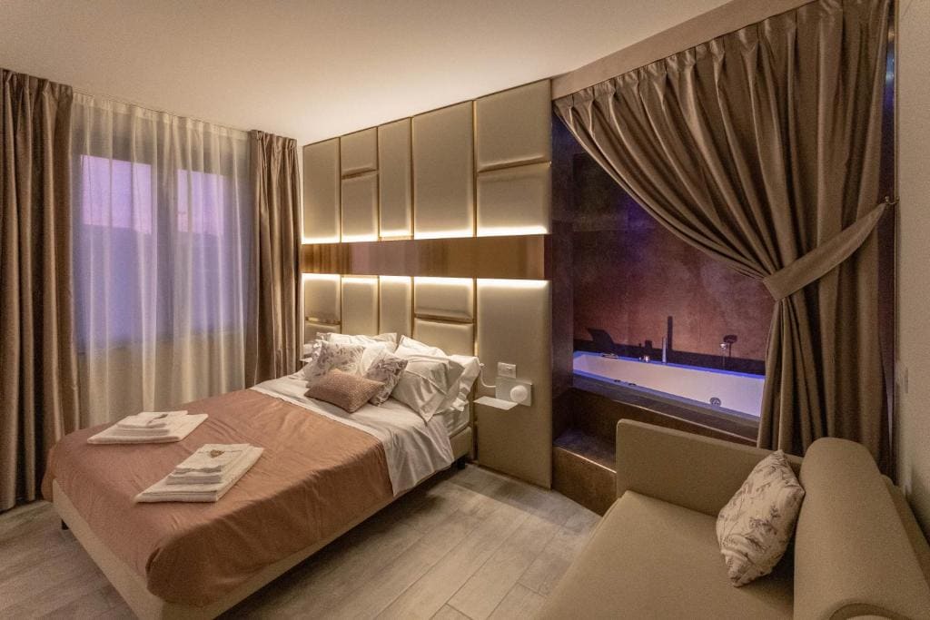 Deluxe King Room room - Image 1