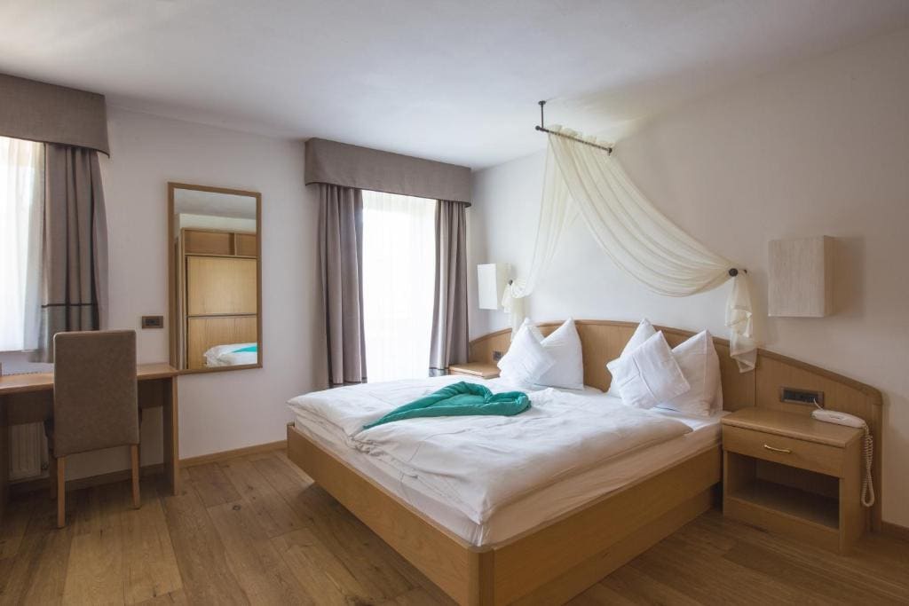 Double Room with Balcony room - Image 2