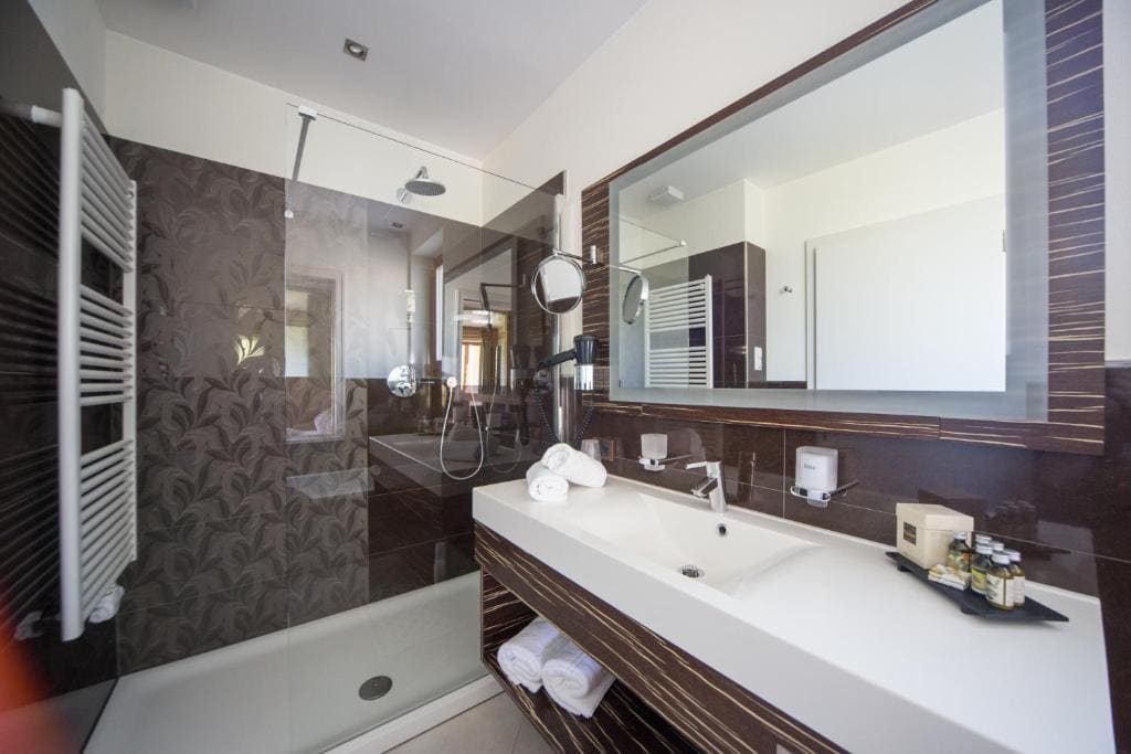 Junior Suite with Balcony room - Image 2