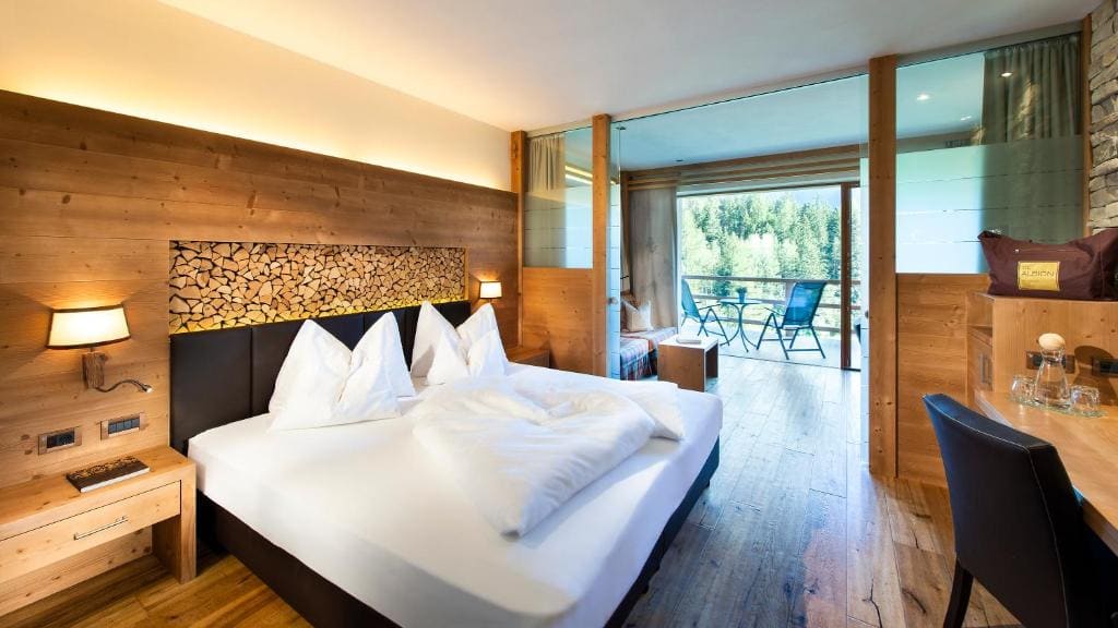 Junior Suite with Balcony room - Image 3