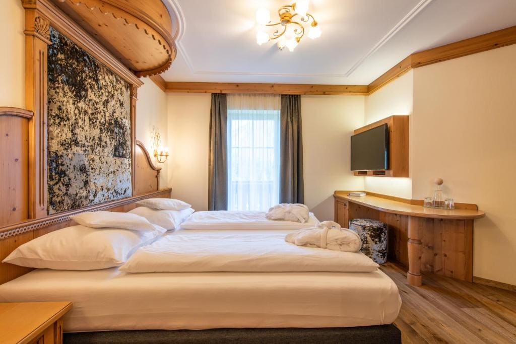 Suite with Balcony room - Image 3