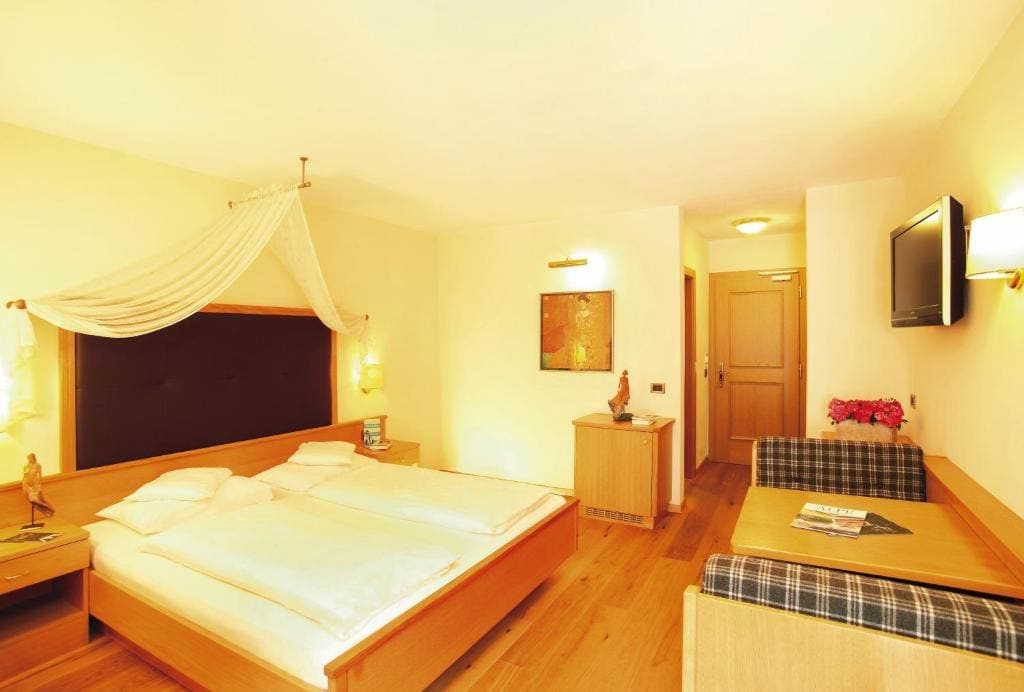 Superior Double Room with Balcony room - Image 2