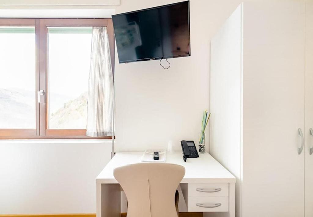 Quadruple Room with Mountain View room - Image 3