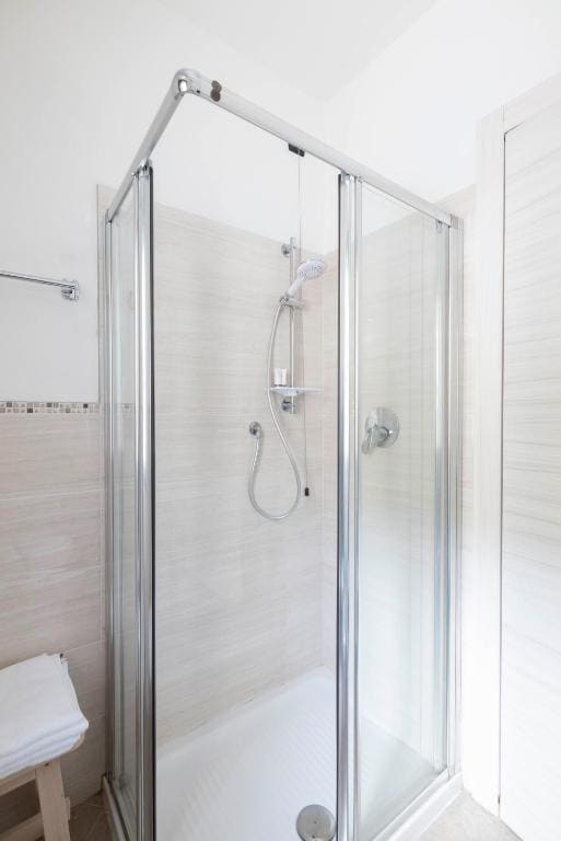 Twin Room with Balcony room - Image 2