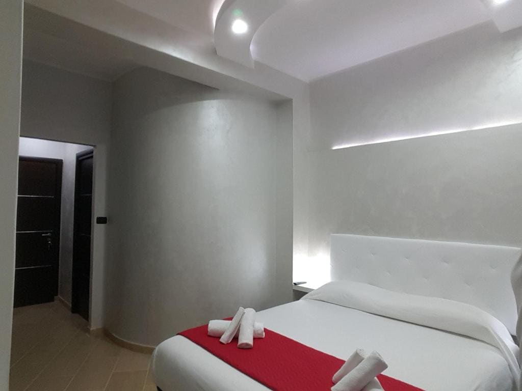 Deluxe Double Room with Bath room - Image 3