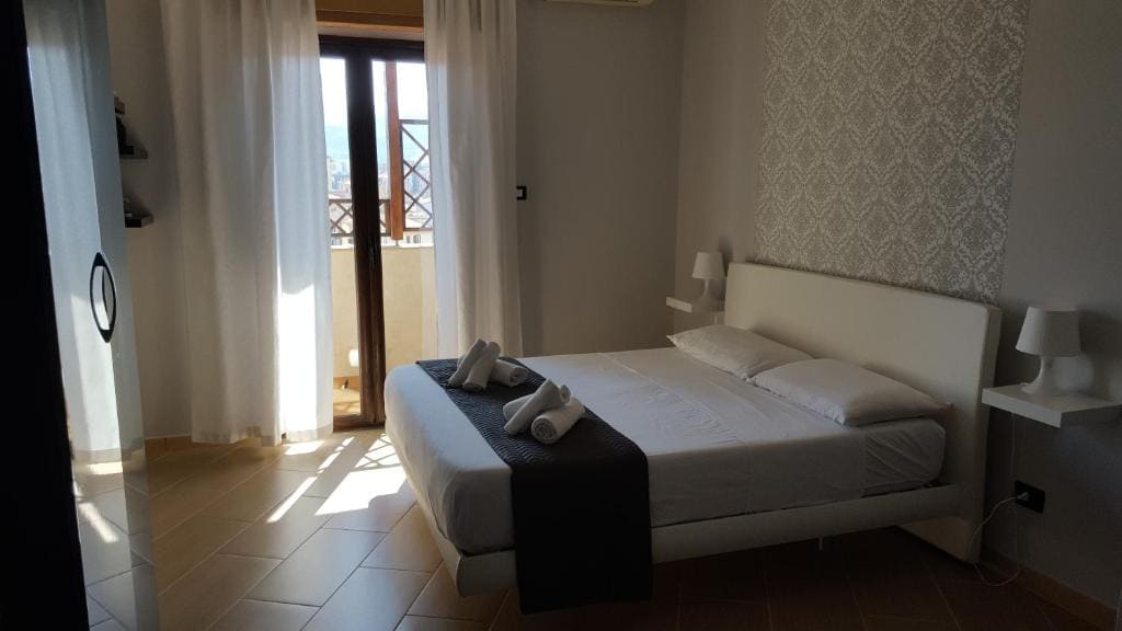 Deluxe Double Room room - Image 3