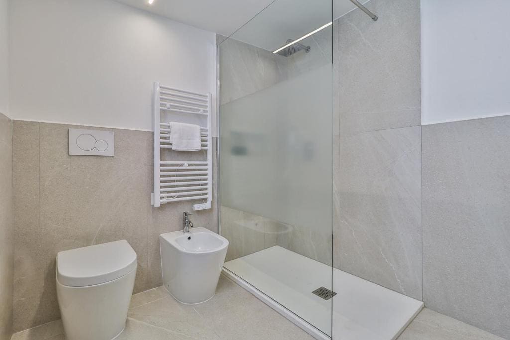 Double Room with Private Bathroom room - Image 2
