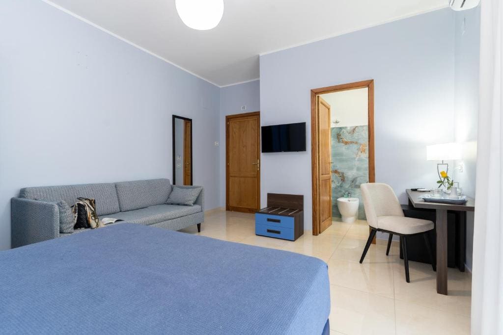 Deluxe Double Room with Balcony and Sea View room - Image 1