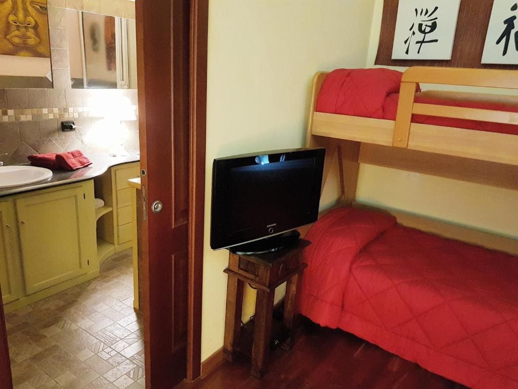 Superior Quadruple Room room - Image 3
