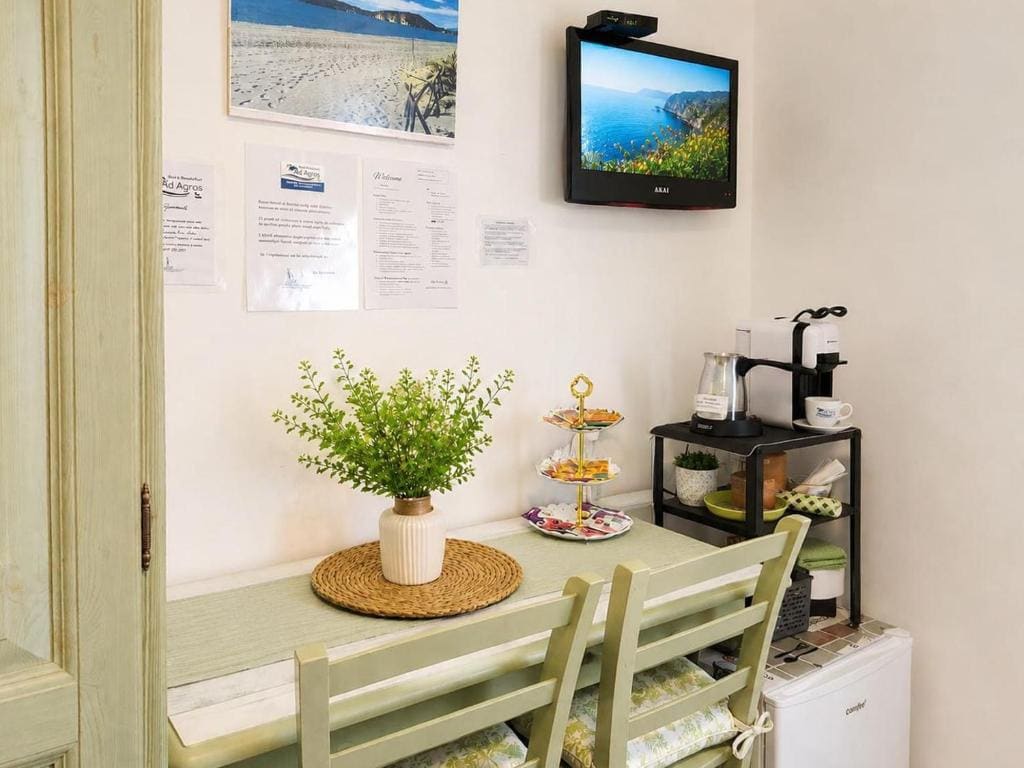 Double Room with Garden View room - Image 2
