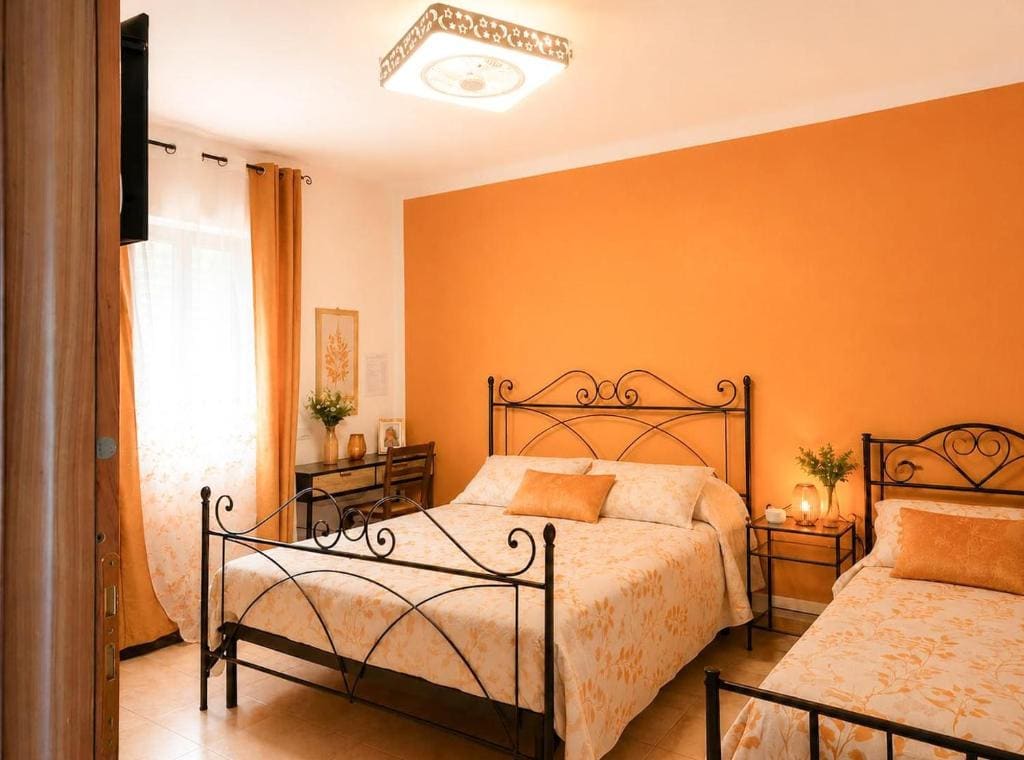 Vacation Home room - Image 1
