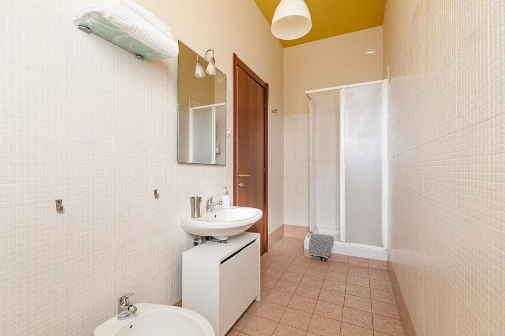 Double Room with Private Bathroom room - Image 3