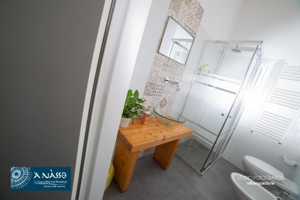 Double or Twin Room with Sea View room - Image 3