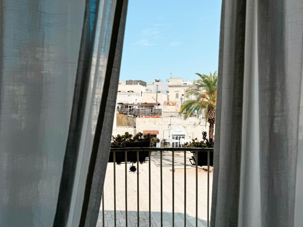 Double Room with Balcony room - Image 1