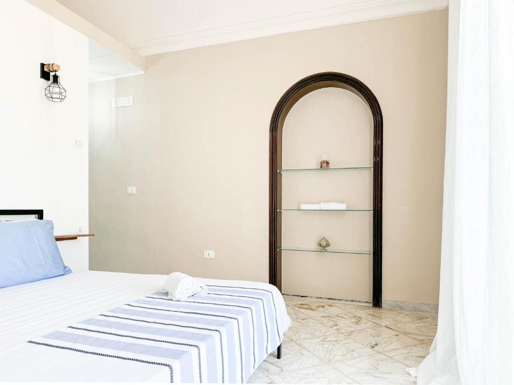 Double Room with Balcony room - Image 3
