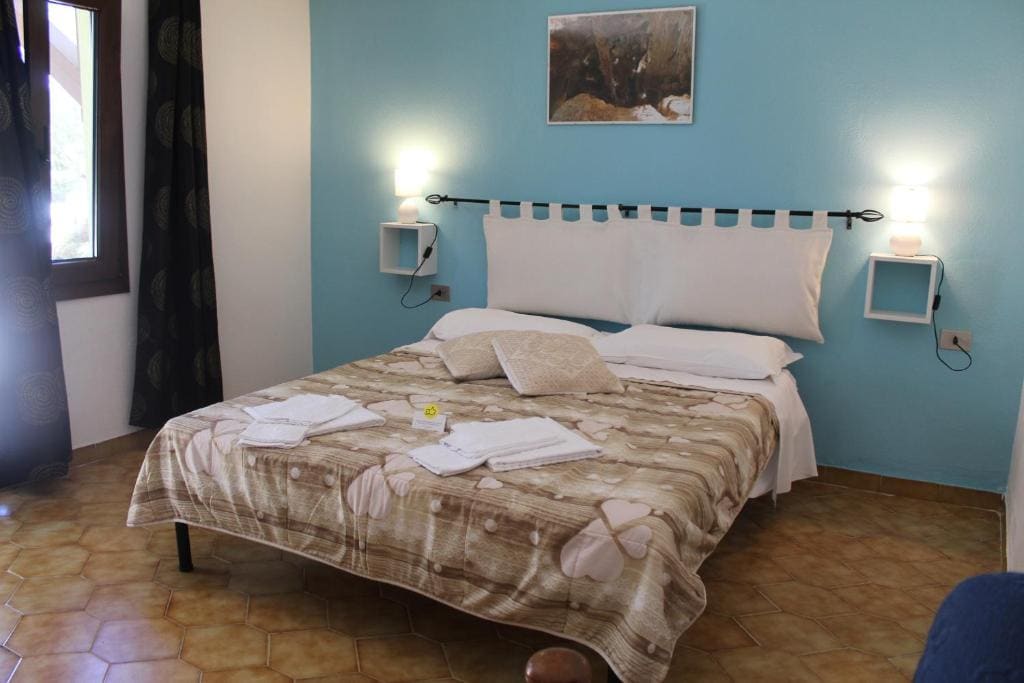 Standard Triple Room room - Image 1