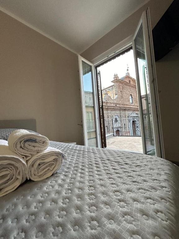 Deluxe Double or Twin Room room - Image 2