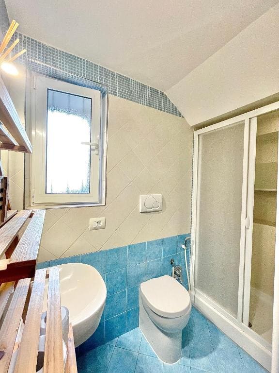 Single Room with Private Bathroom room - Image 1