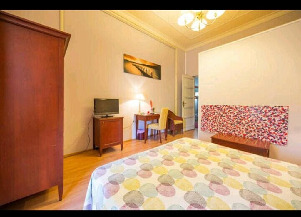 Double Room with Balcony room - Image 3