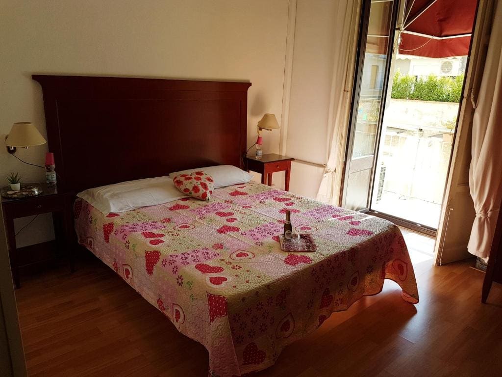 Double Room with Balcony room - Image 2