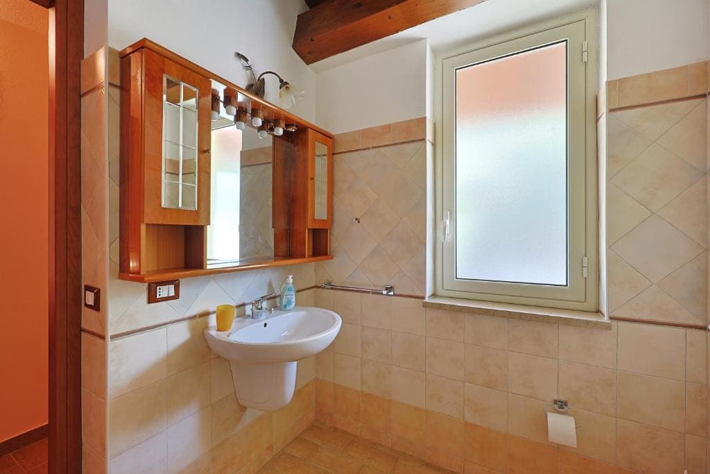 Quadruple Room with Shower room - Image 2