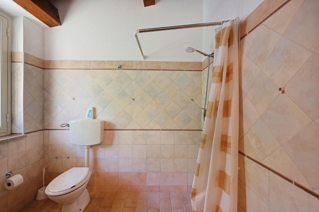 Quadruple Room with Shower room - Image 3