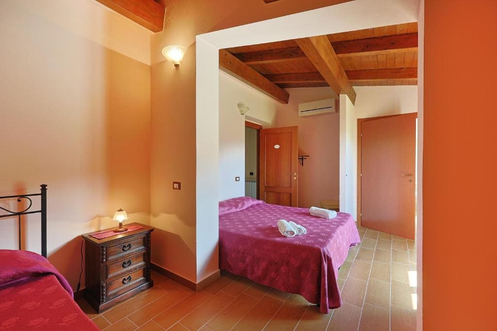 Standard Queen Room room - Image 1