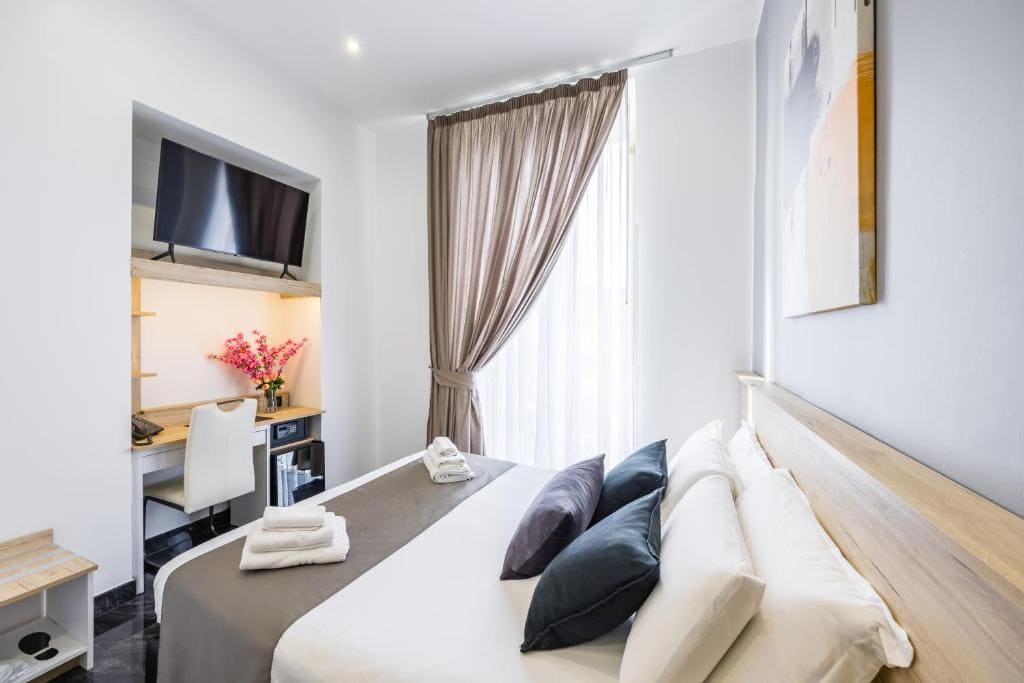 Double Room with Mountain View room - Image 2