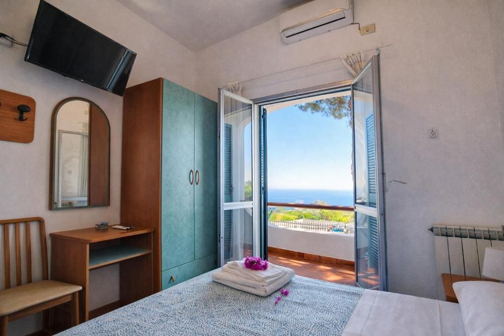 Single Room with Terrace room - Image 1