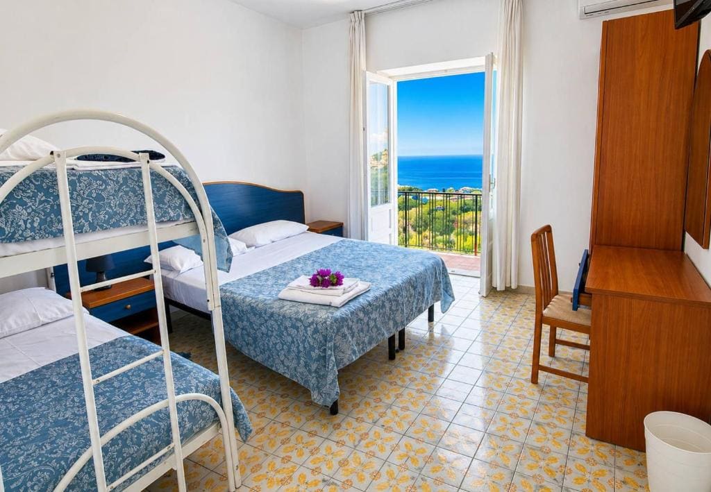 Quadruple Room with Private External Bathroom room - Image 2
