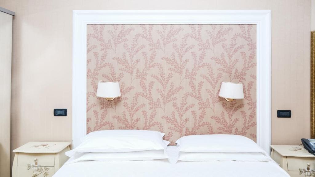 Classic Double Room room - Image 3