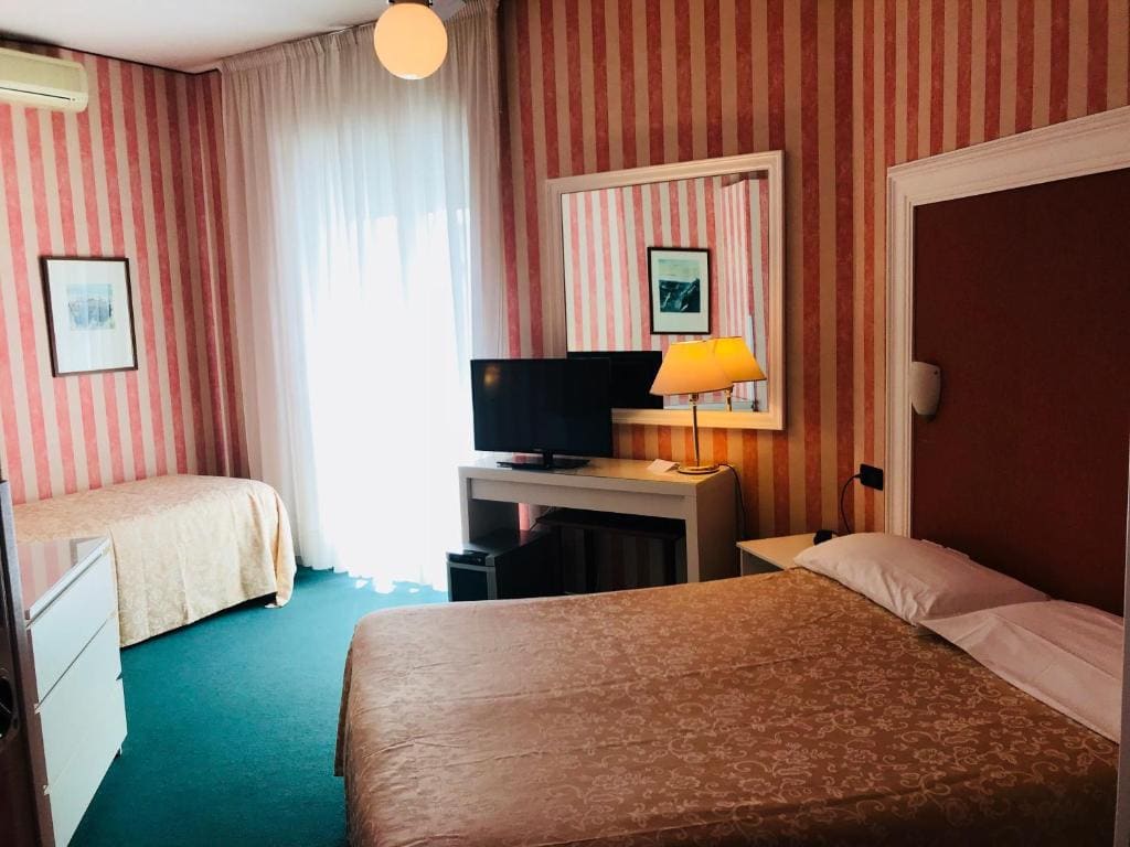 Classic Triple Room room - Image 1